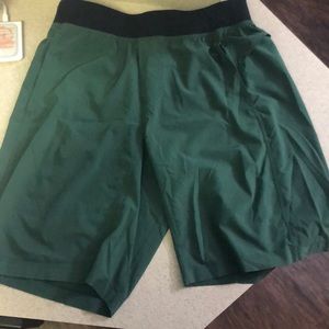 Men’s Large Lululemon 11” seam core short linerless.